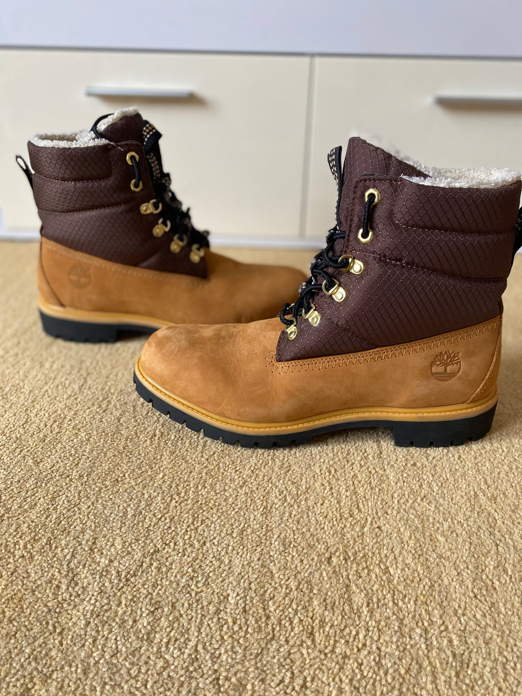Timberland 6 inch Fur Lined Boots - Size 10.5-Second Style-Second Style