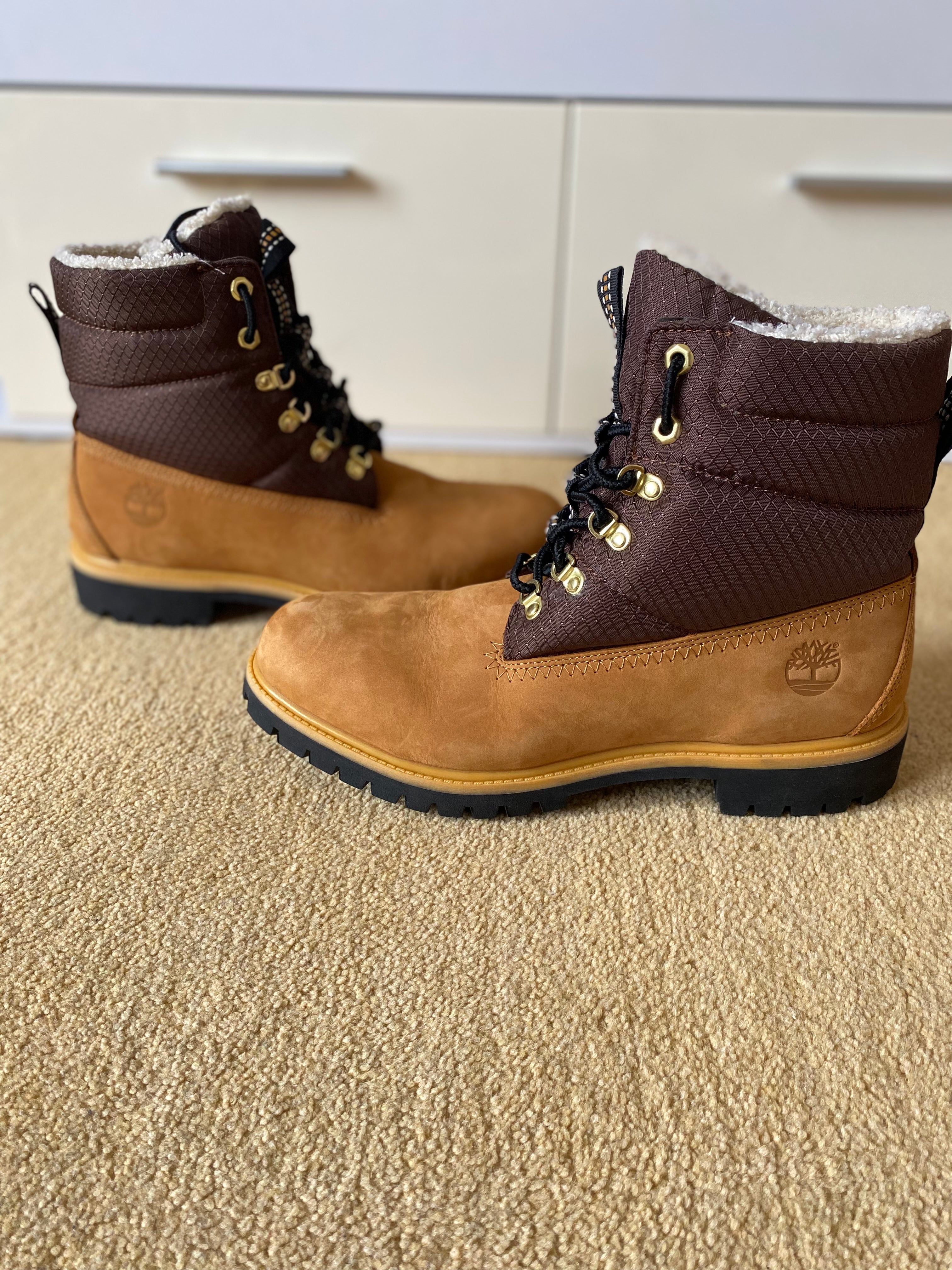 Timberland 6 inch Fur Lined Boots - Size 10.5-Second Style-Second Style