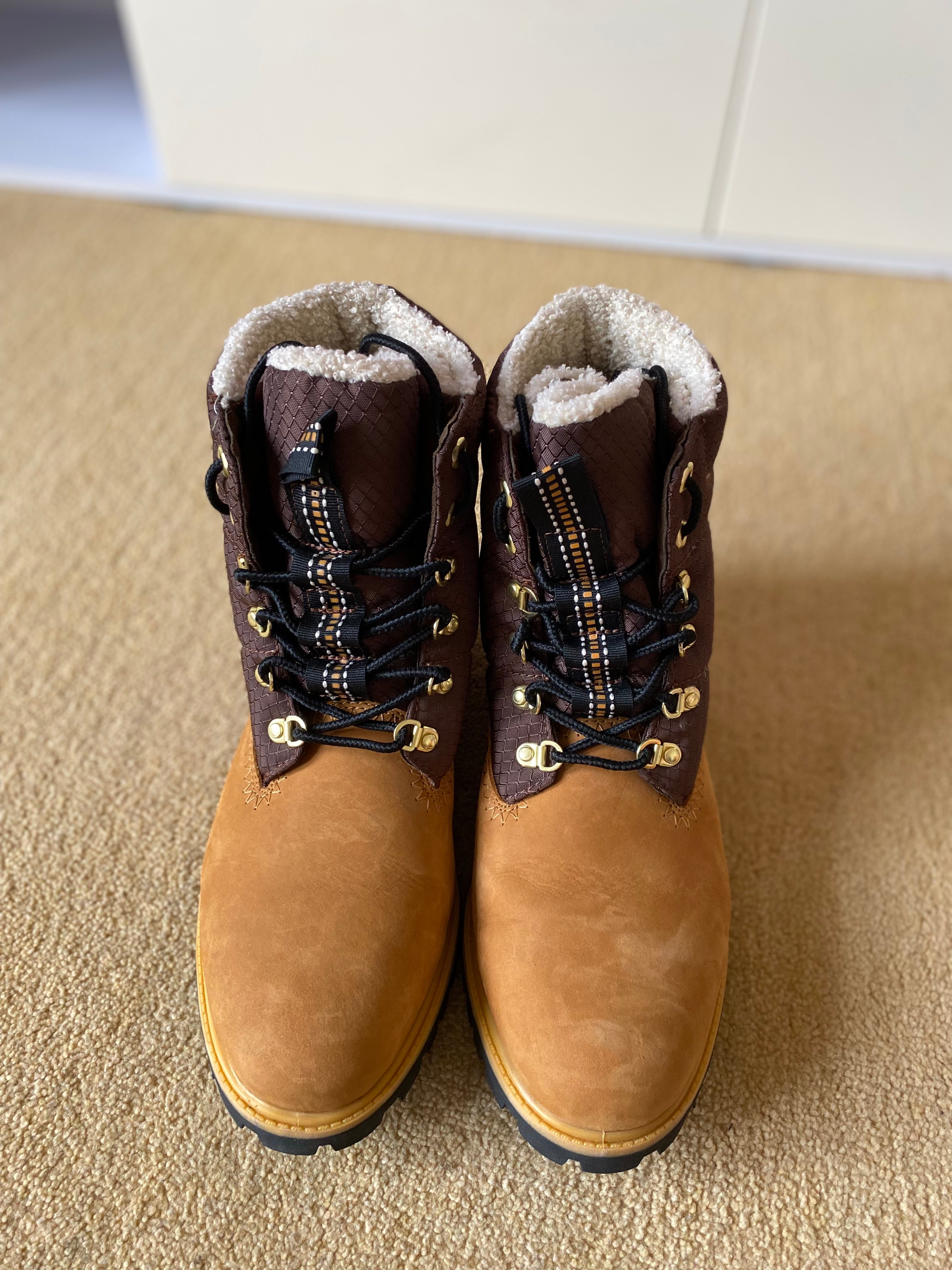 Timberland 6 inch Fur Lined Boots - Size 10.5-Second Style-Second Style
