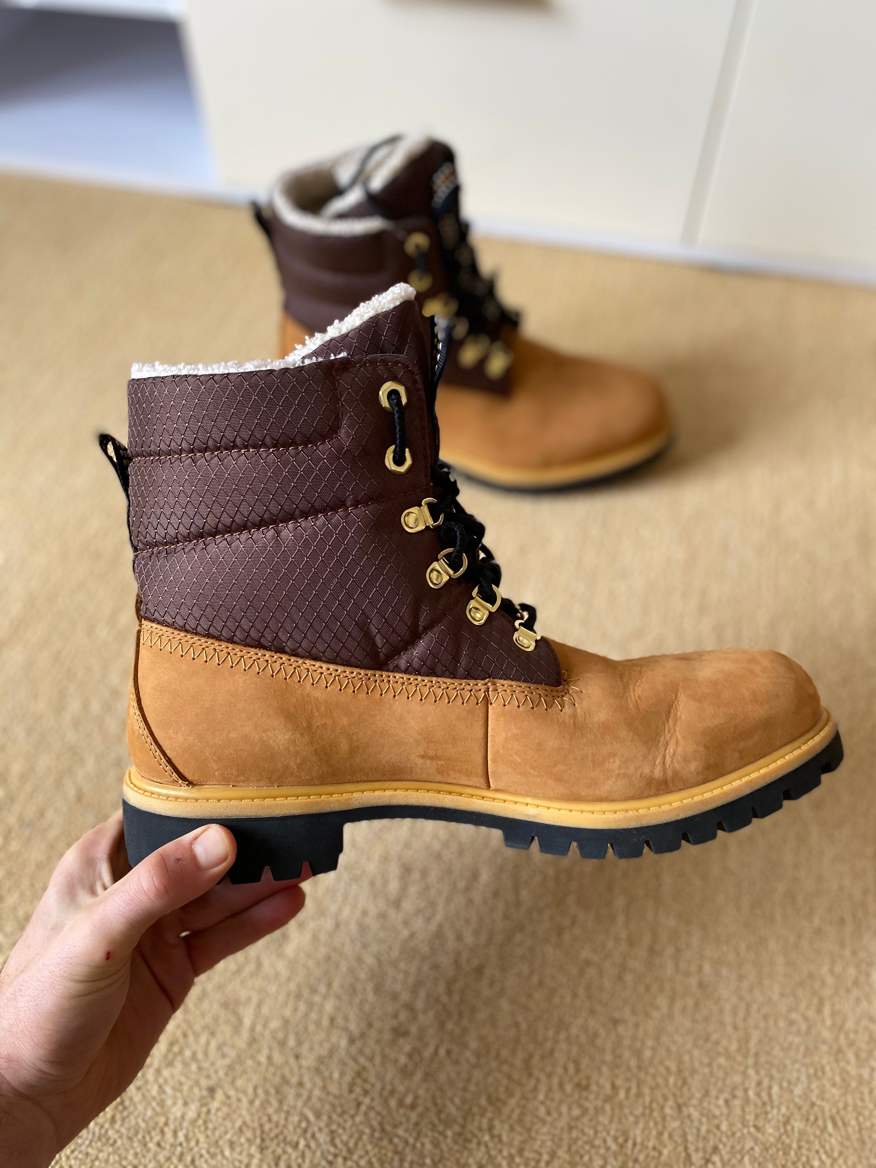Timberland 6 inch Fur Lined Boots - Size 10.5-Second Style-Second Style