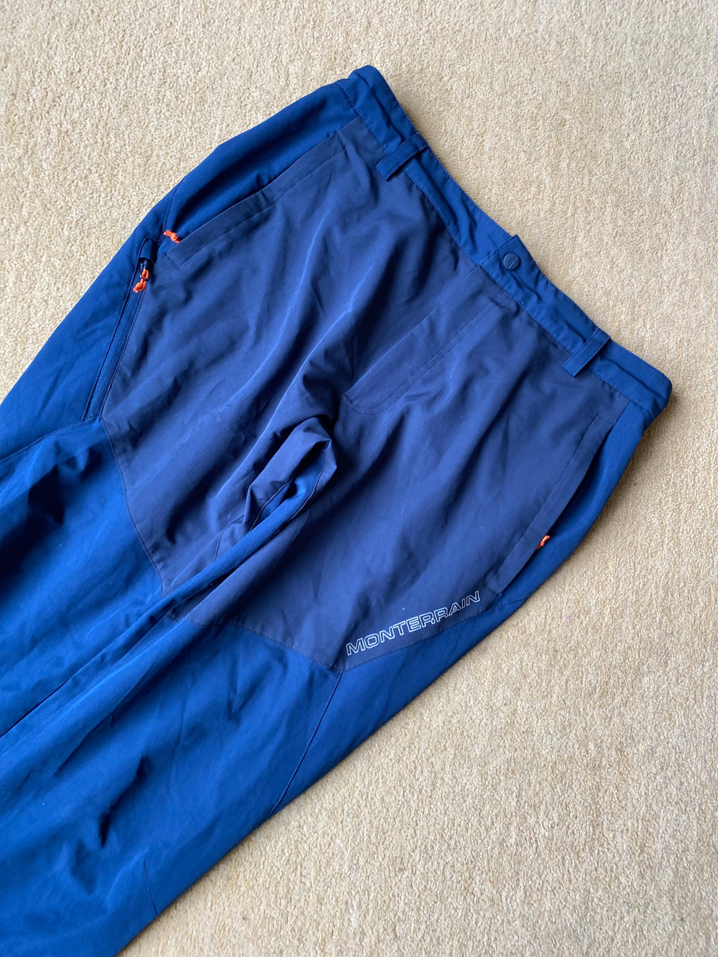 Monterrain Tracksuit - Size Medium