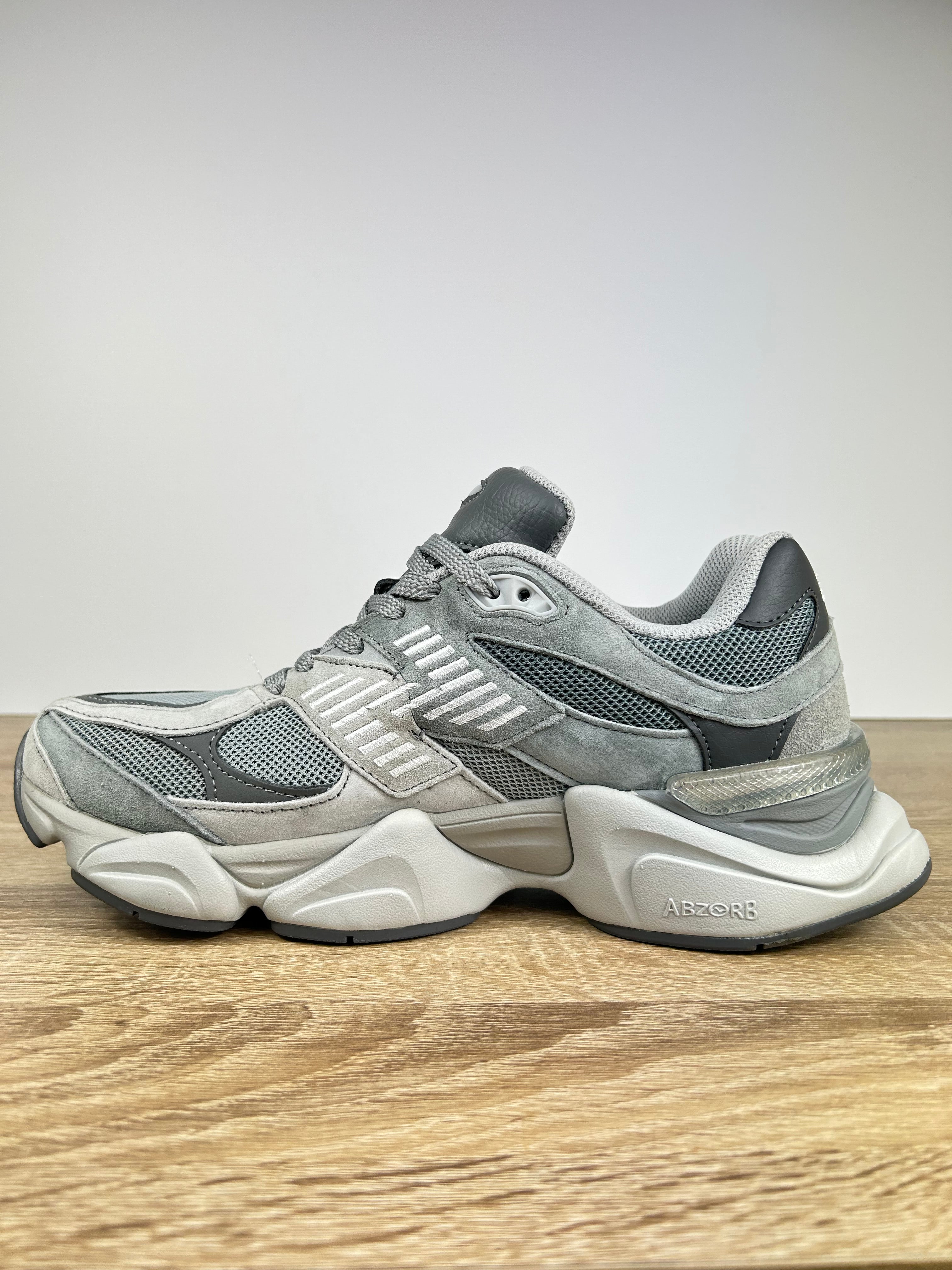 New Balance 9060 Trainers - Size 9