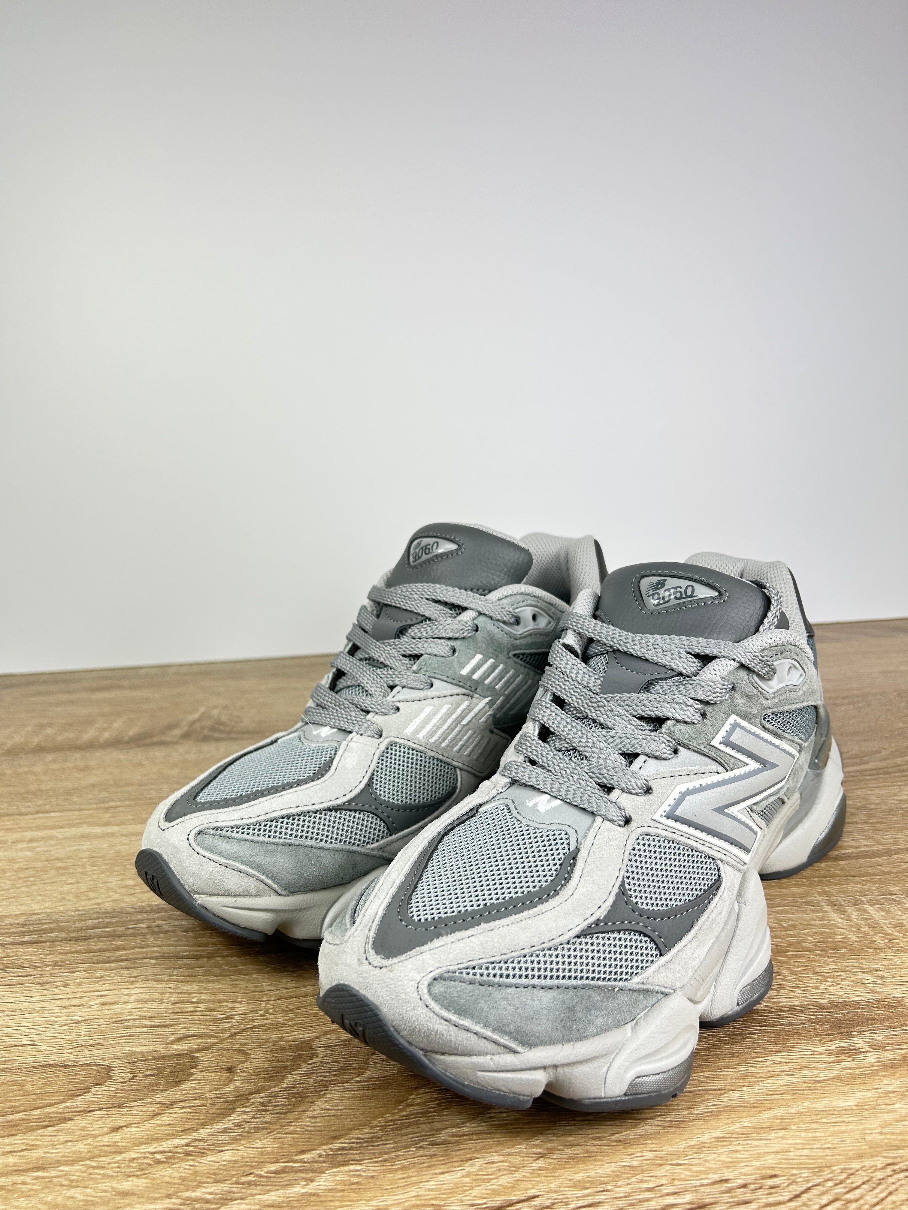 New Balance 9060 Trainers - Size 9