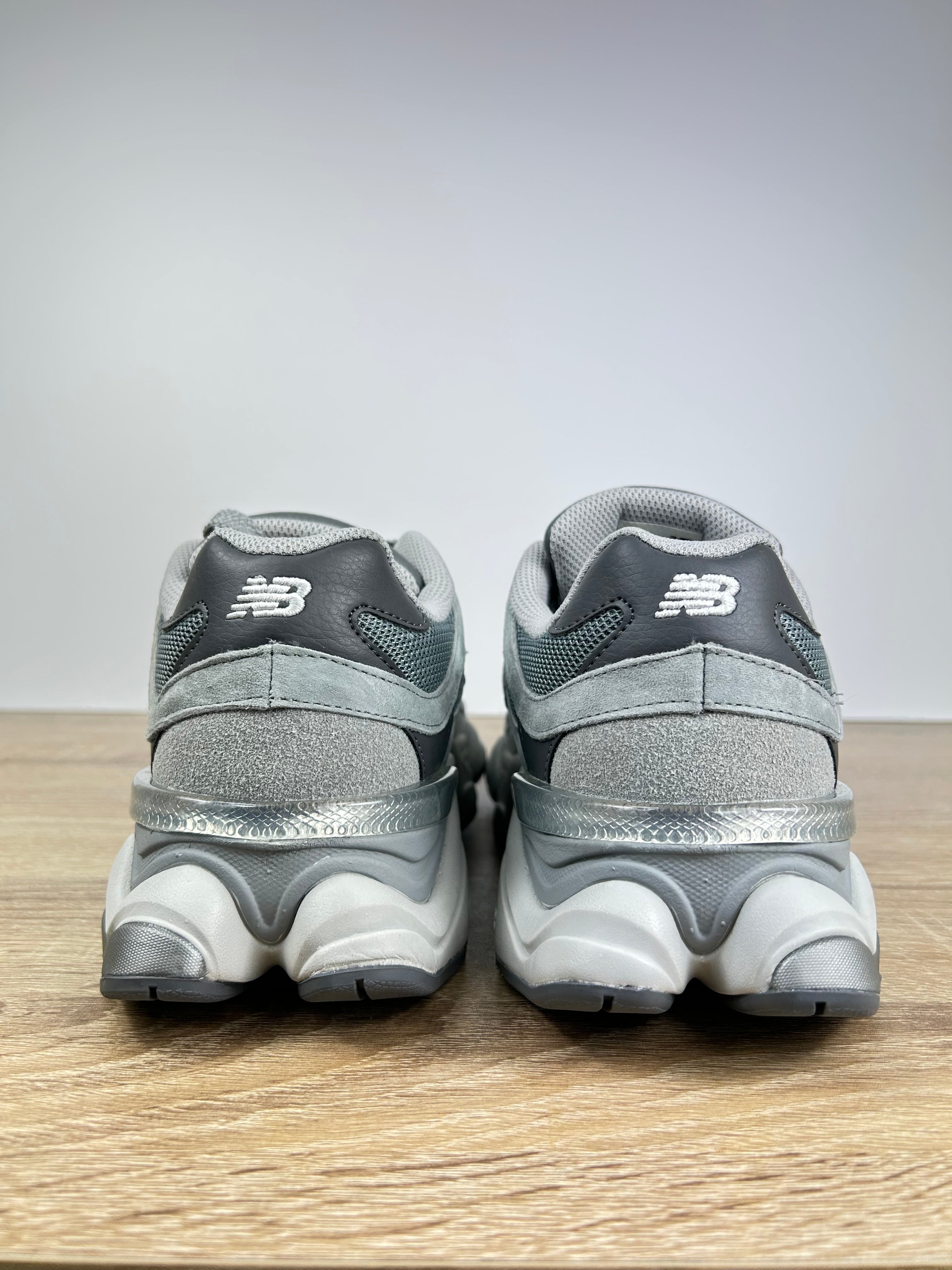 New Balance 9060 Trainers - Size 9