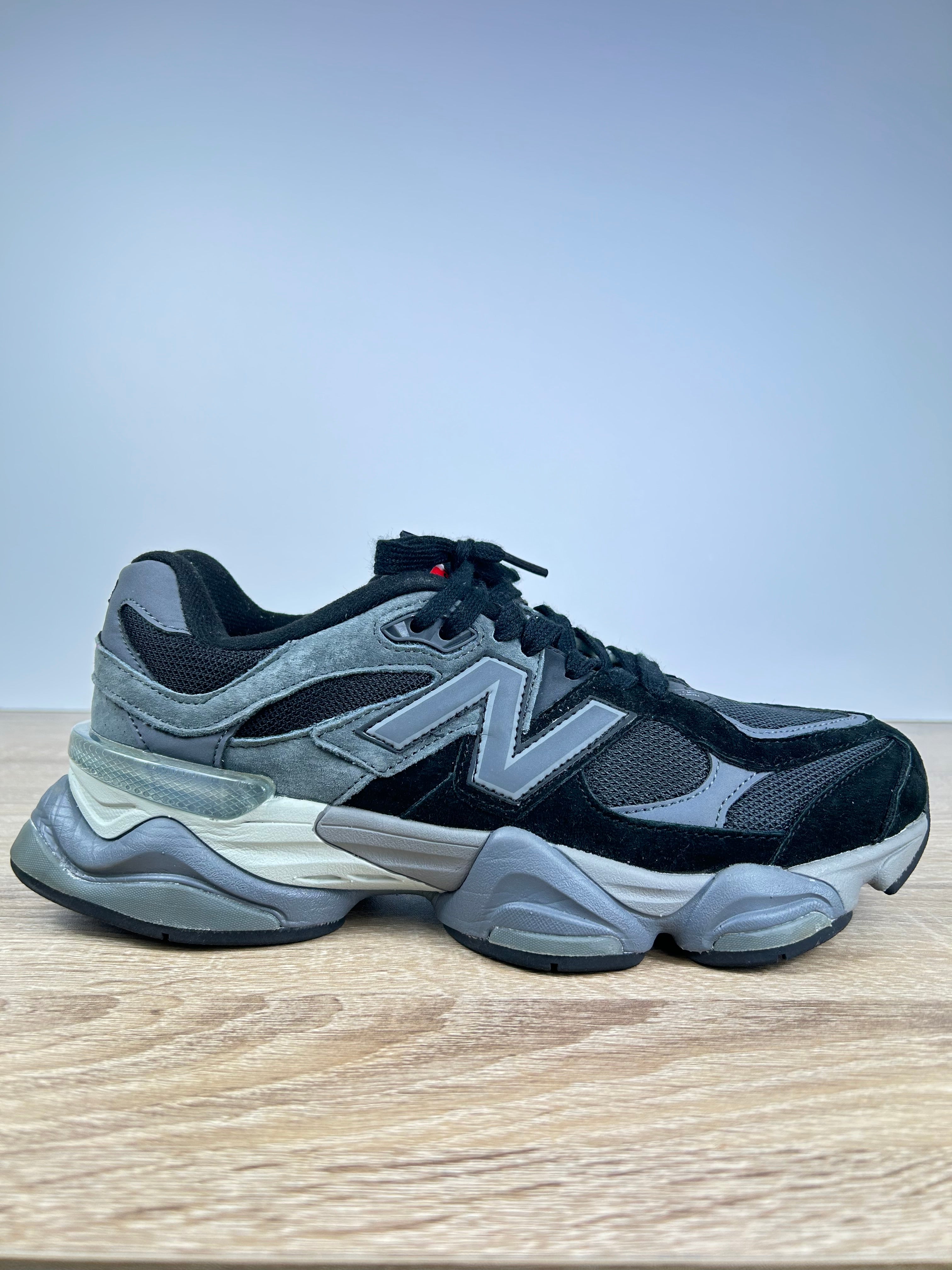 New Balance 9060 Trainers - Size 8