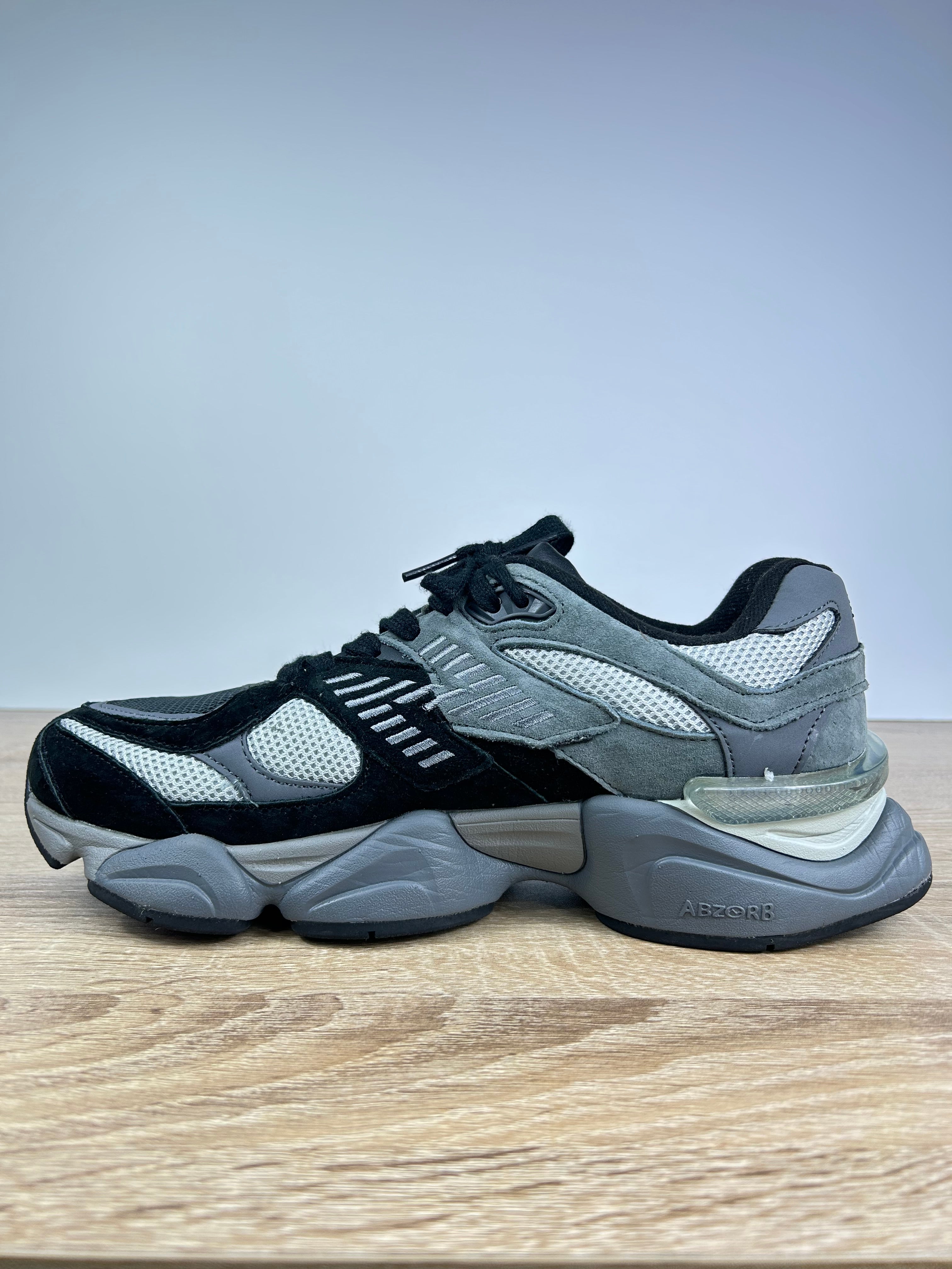 New Balance 9060 Trainers - Size 8