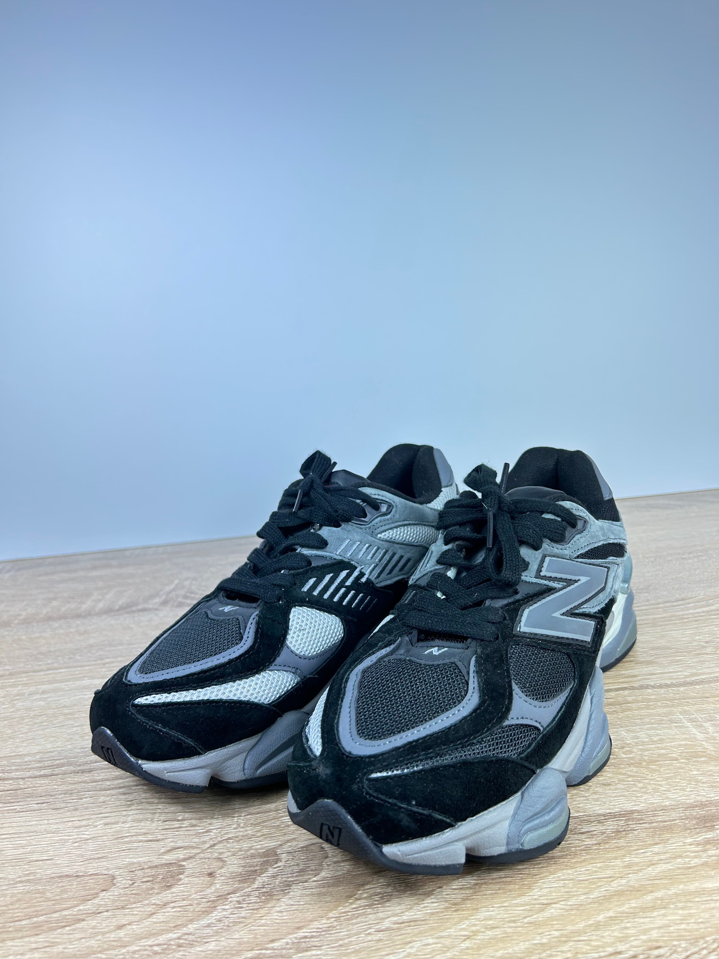 New Balance 9060 Trainers - Size 8