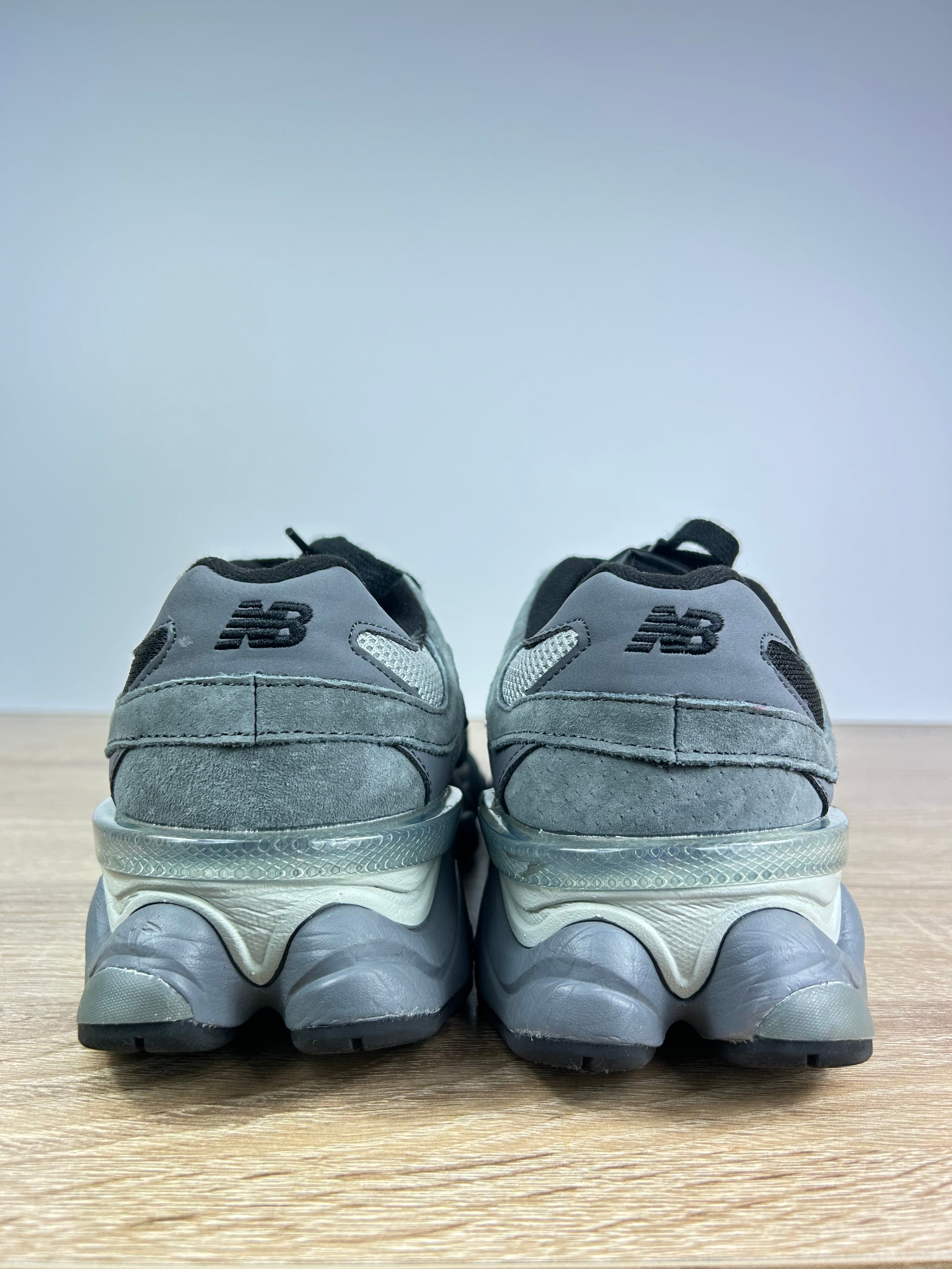 New Balance 9060 Trainers - Size 8