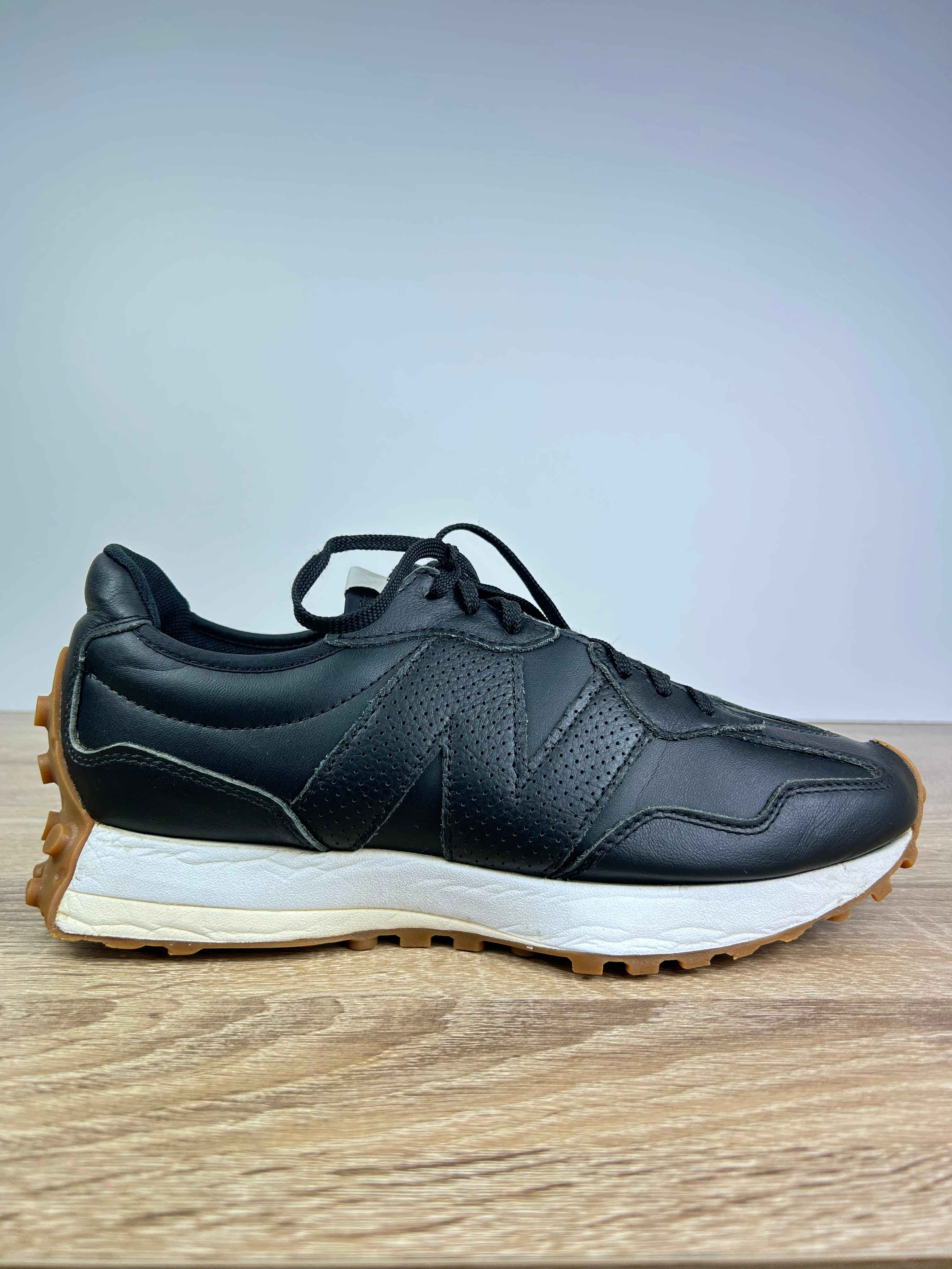 New Balance 327 Trainers - Size 8.5