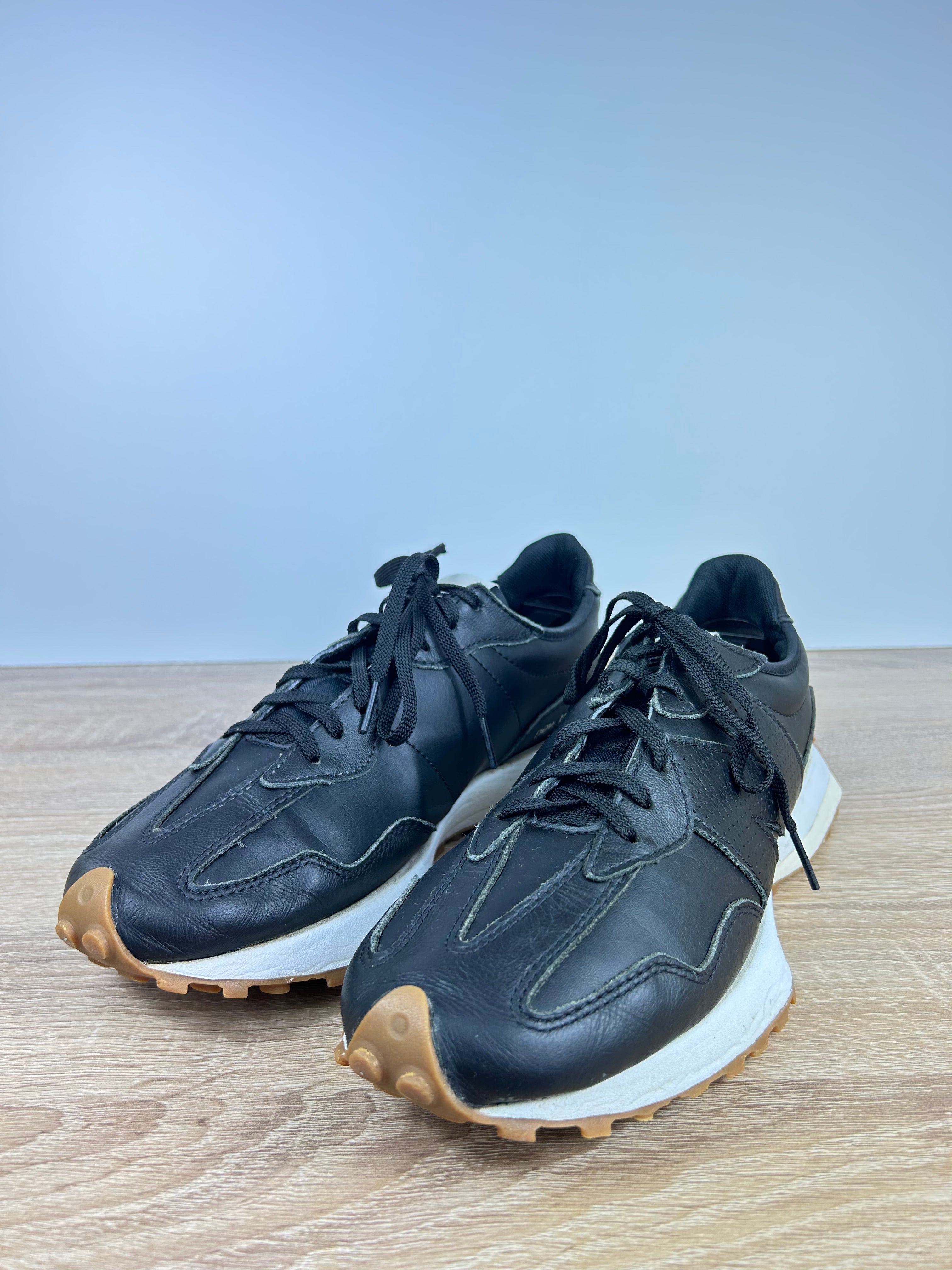 New Balance 327 Trainers - Size 8.5