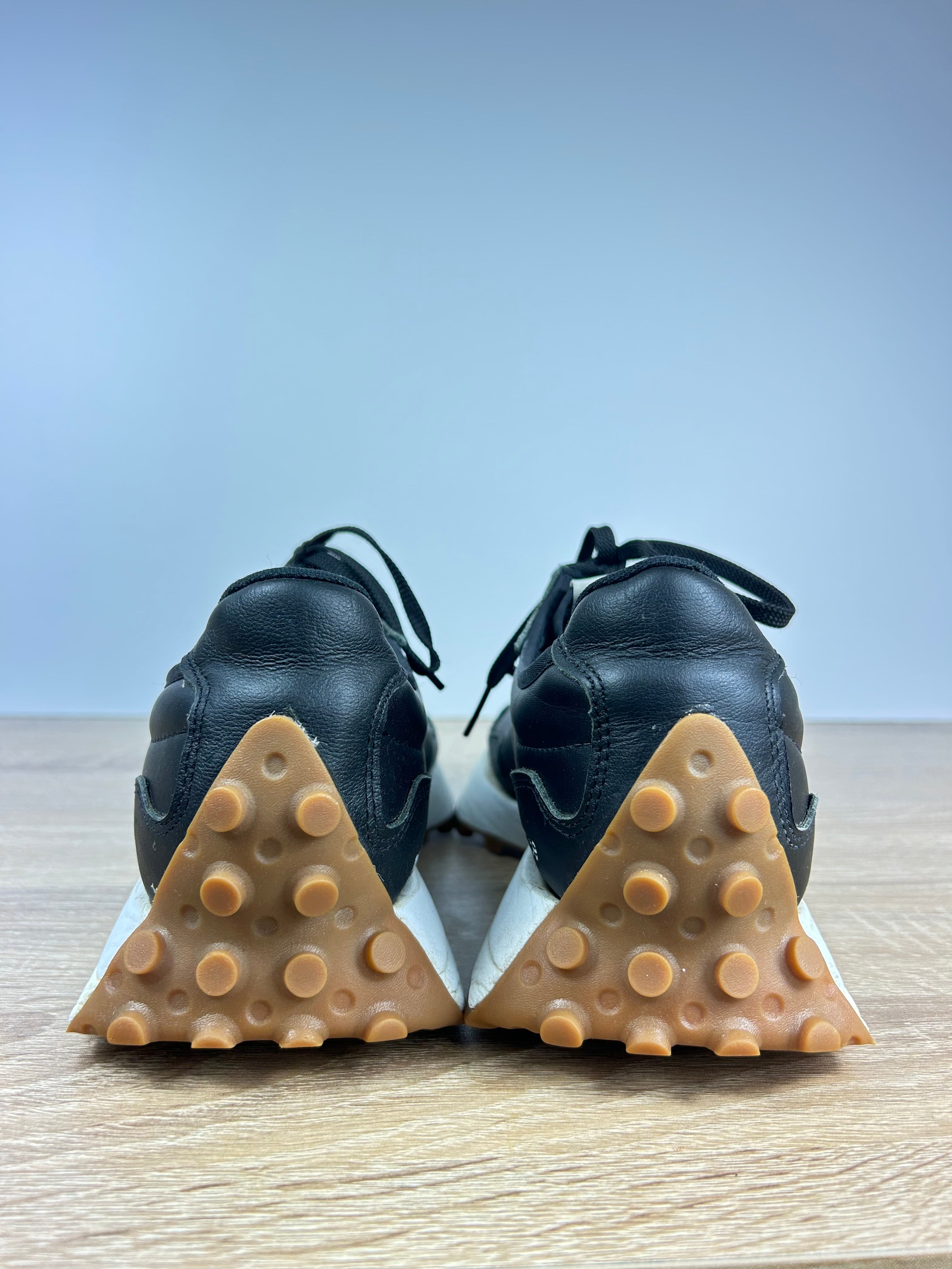 New Balance 327 Trainers - Size 8.5