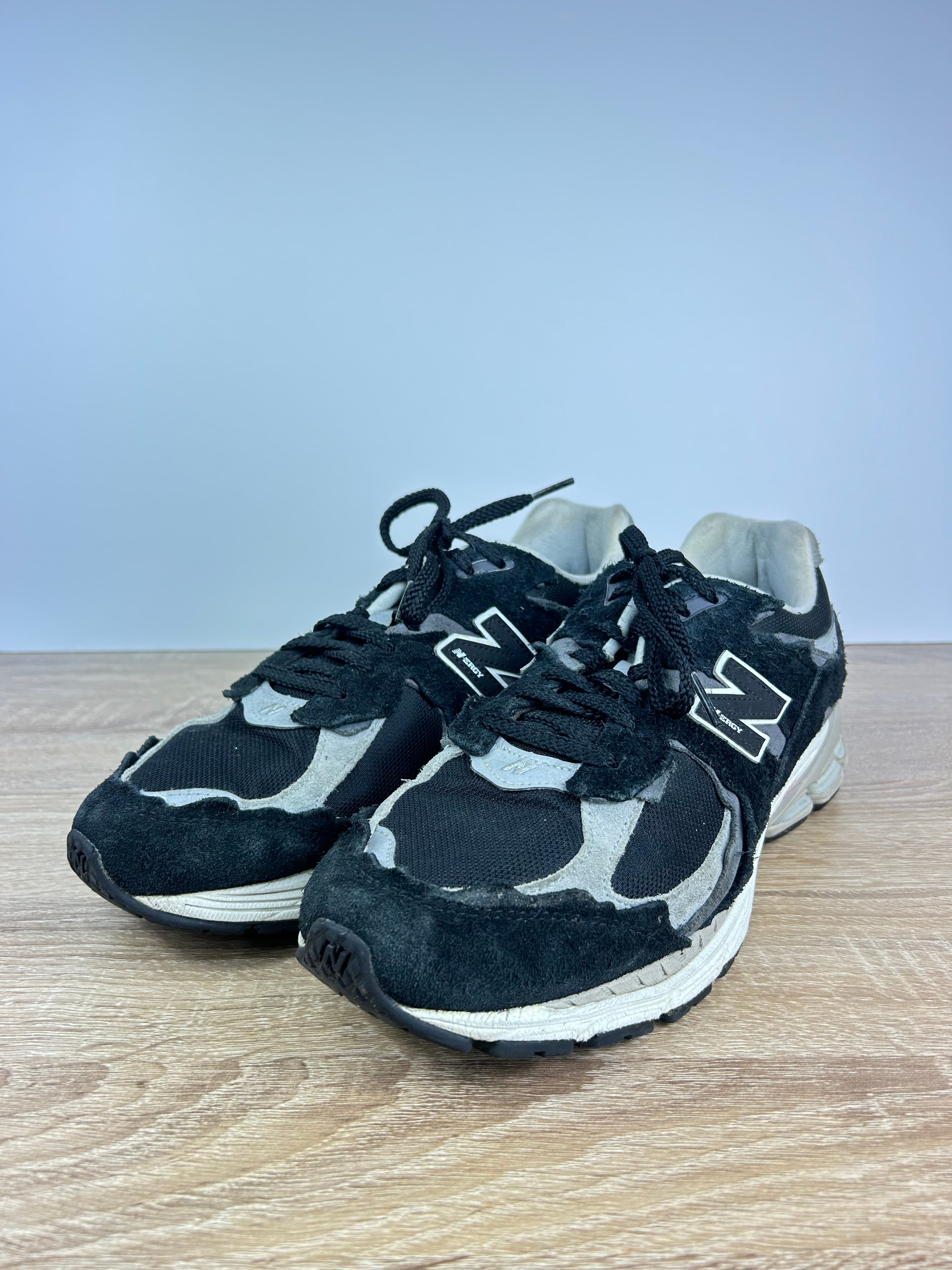 New Balance 2002r Protection Pack Trainers - Size 10