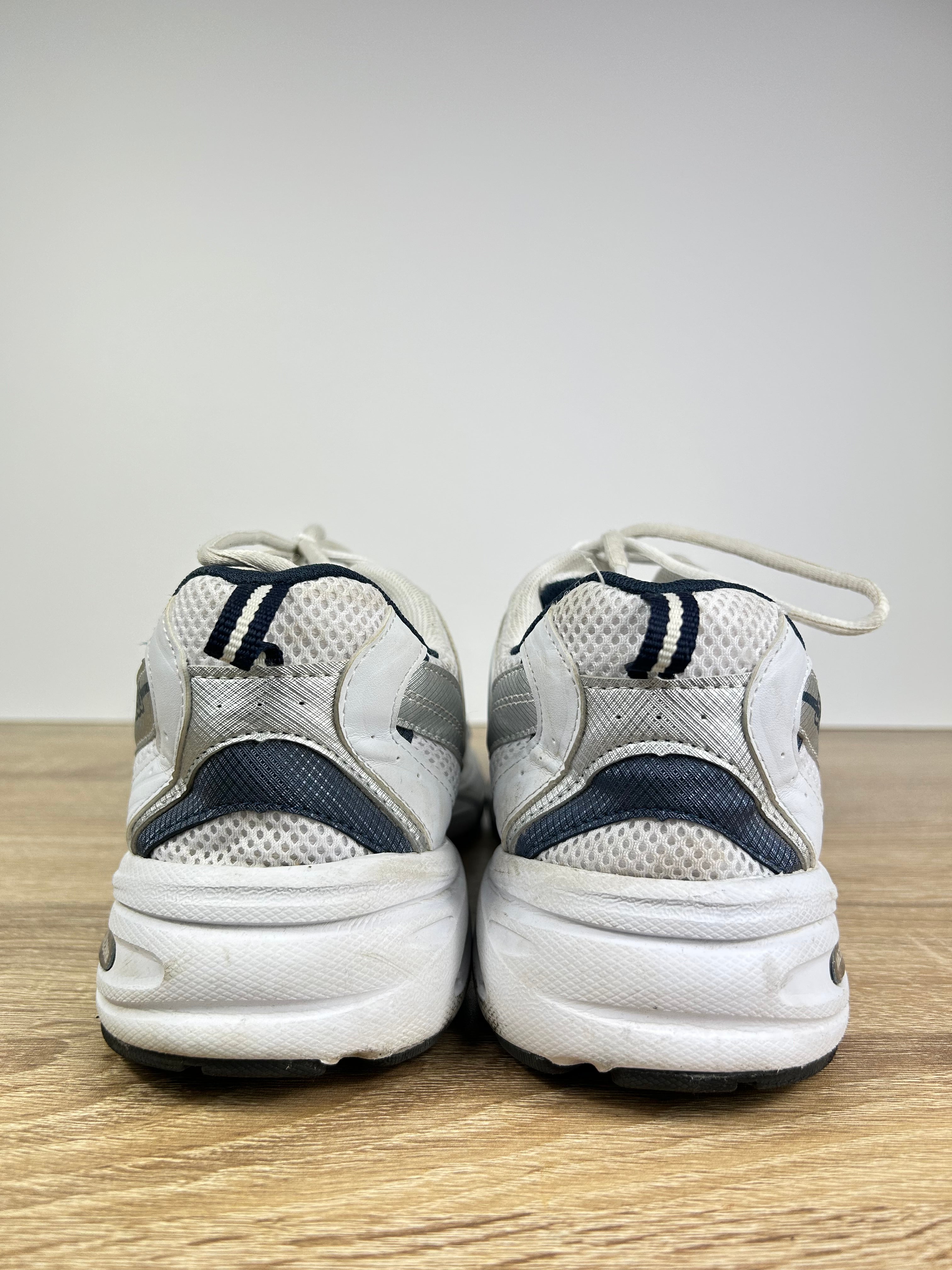 New Balance 530 Trainers - Size 9