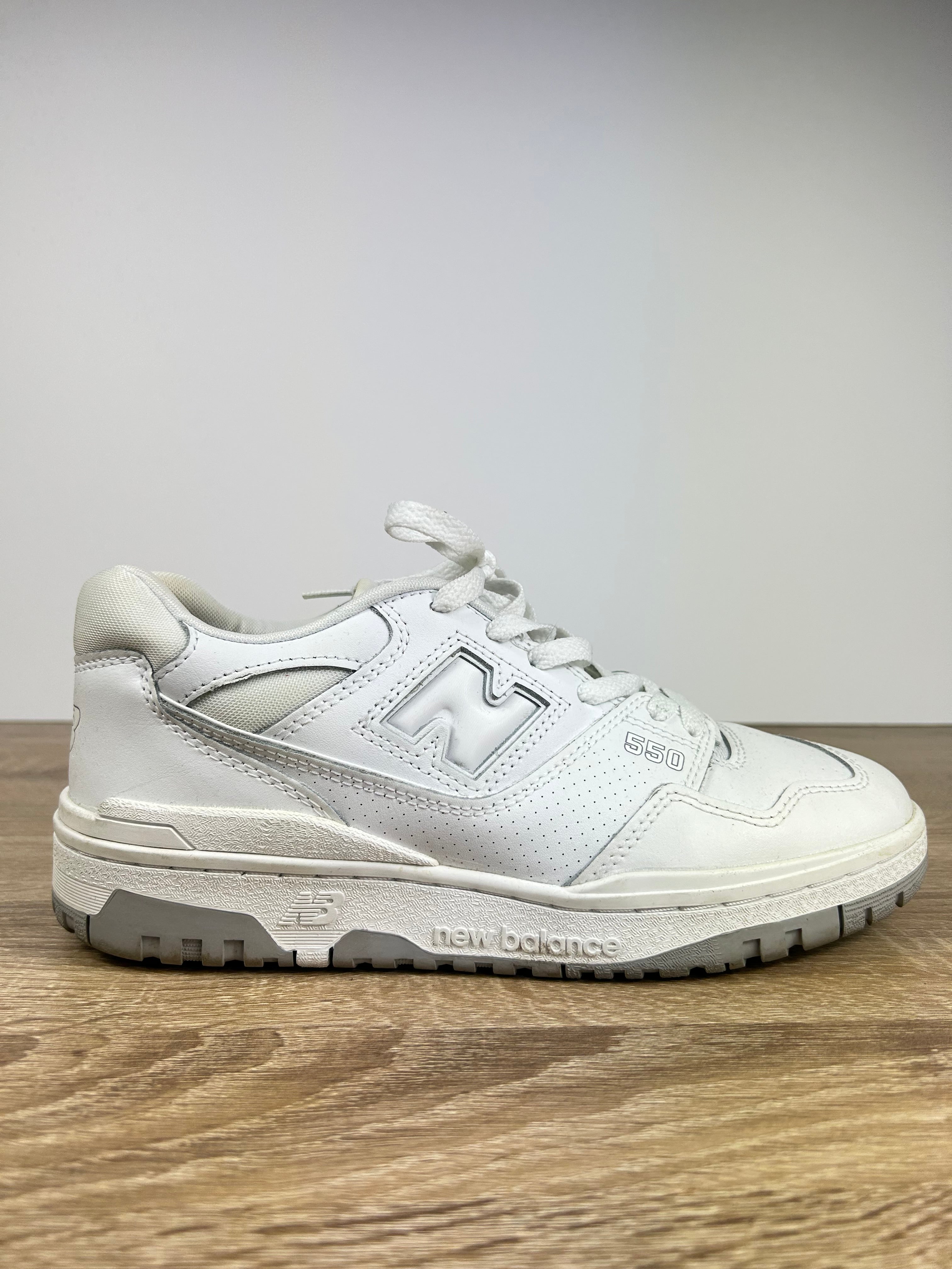 New Balance 550 Trainers - Size 7