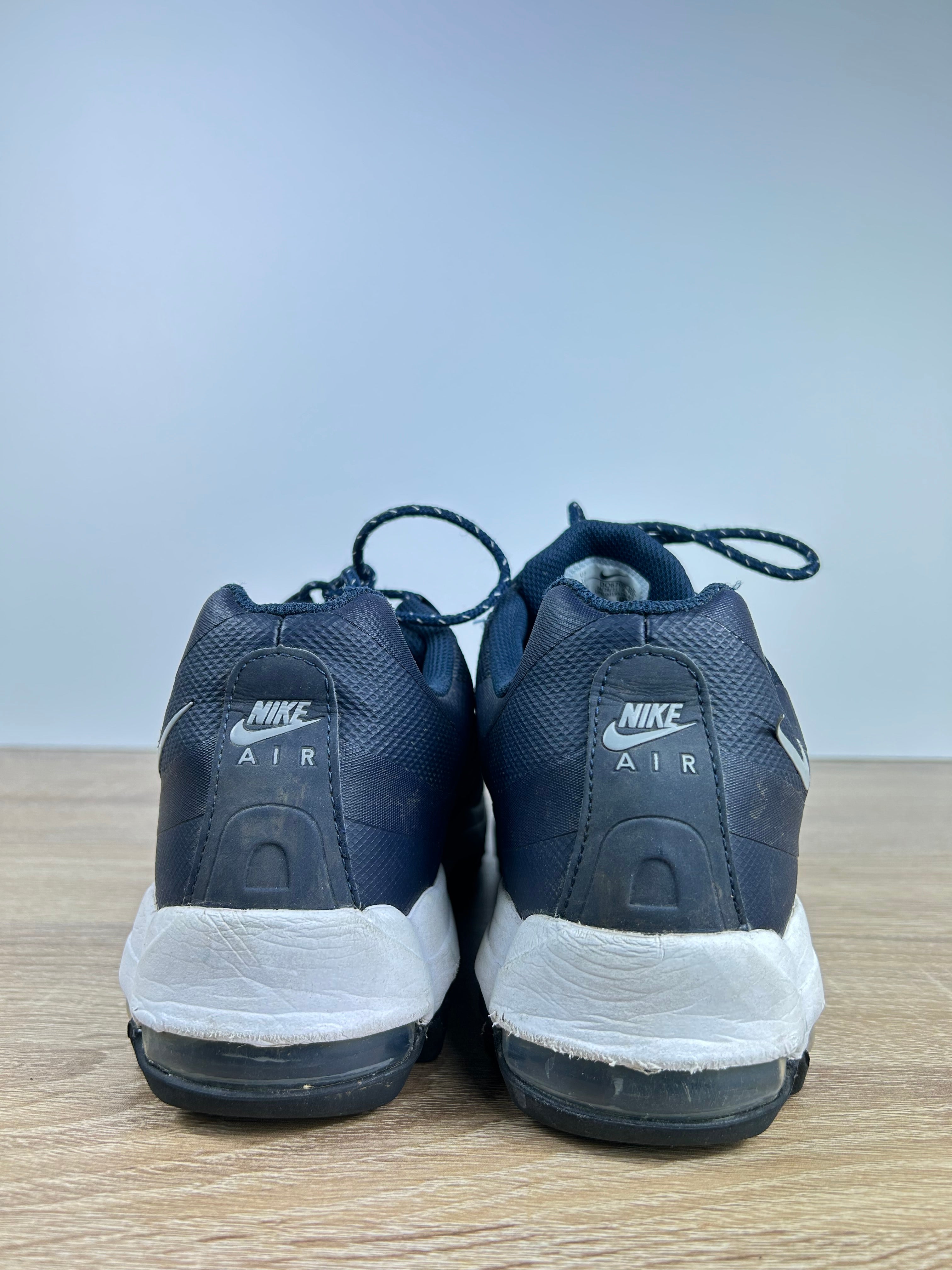 Nike Air Max 95 Trainers - Size 9