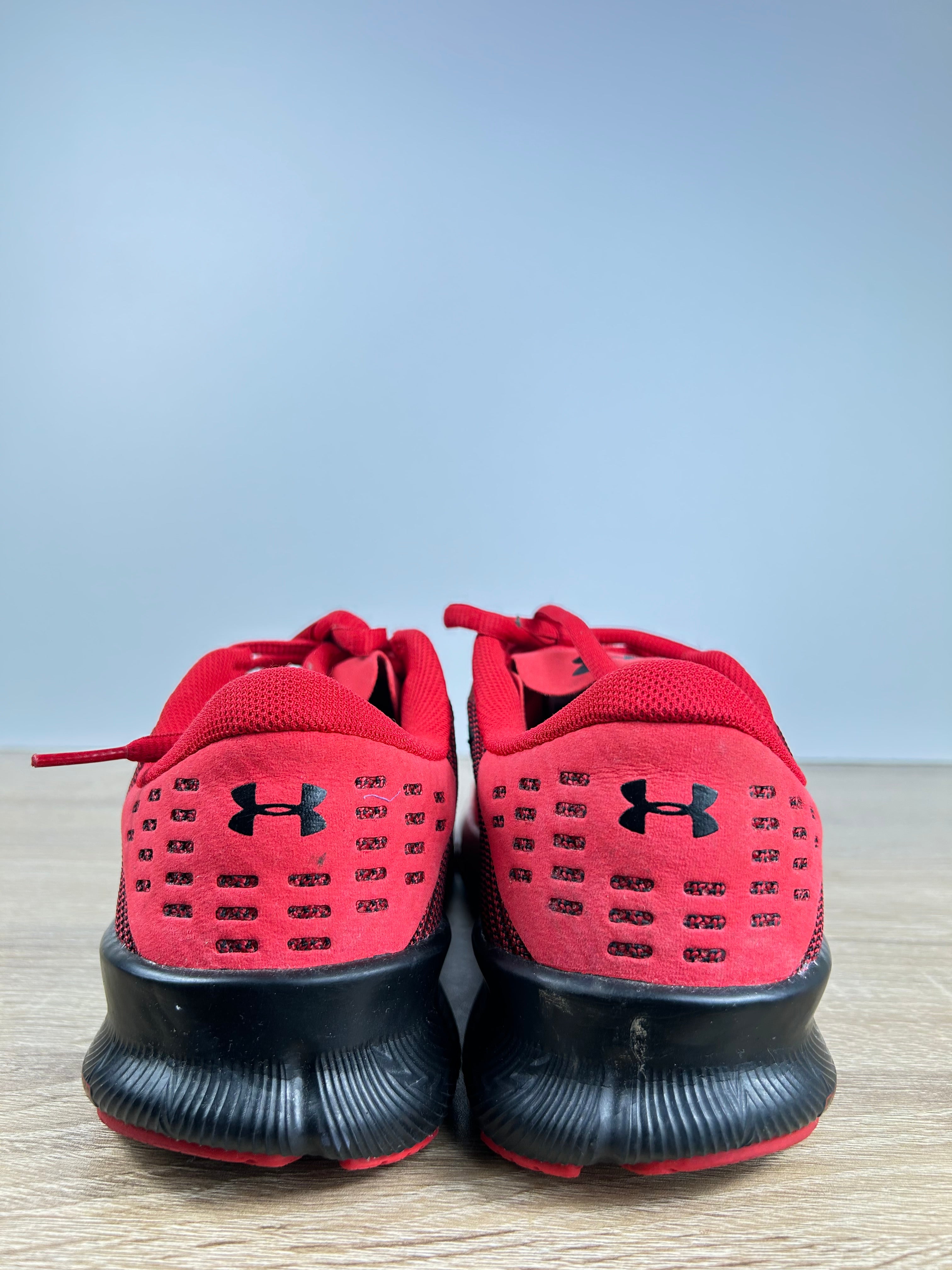 Under Armour Trainers - Size 9