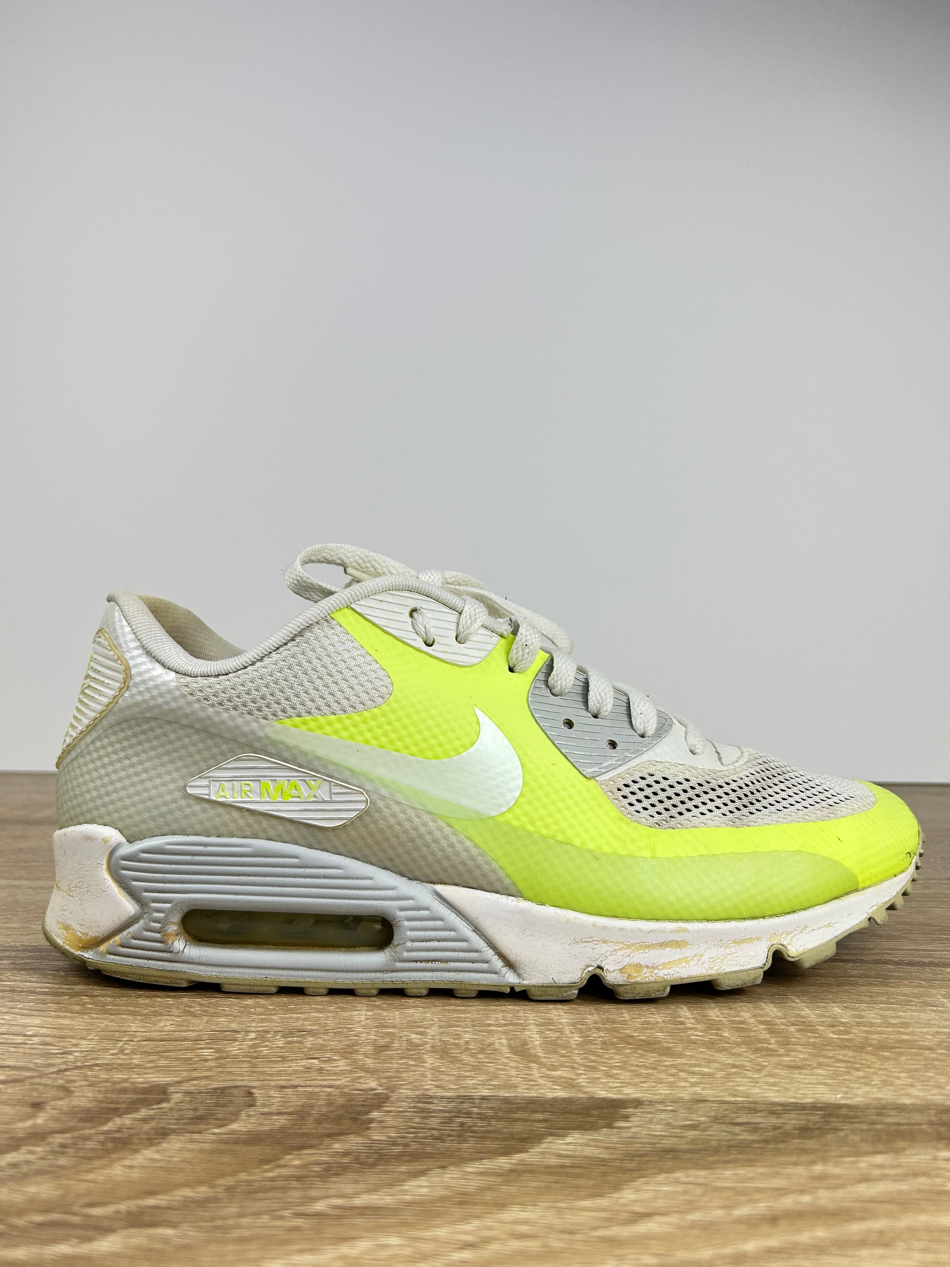 Nike Air Max 90 Trainers - Size 8