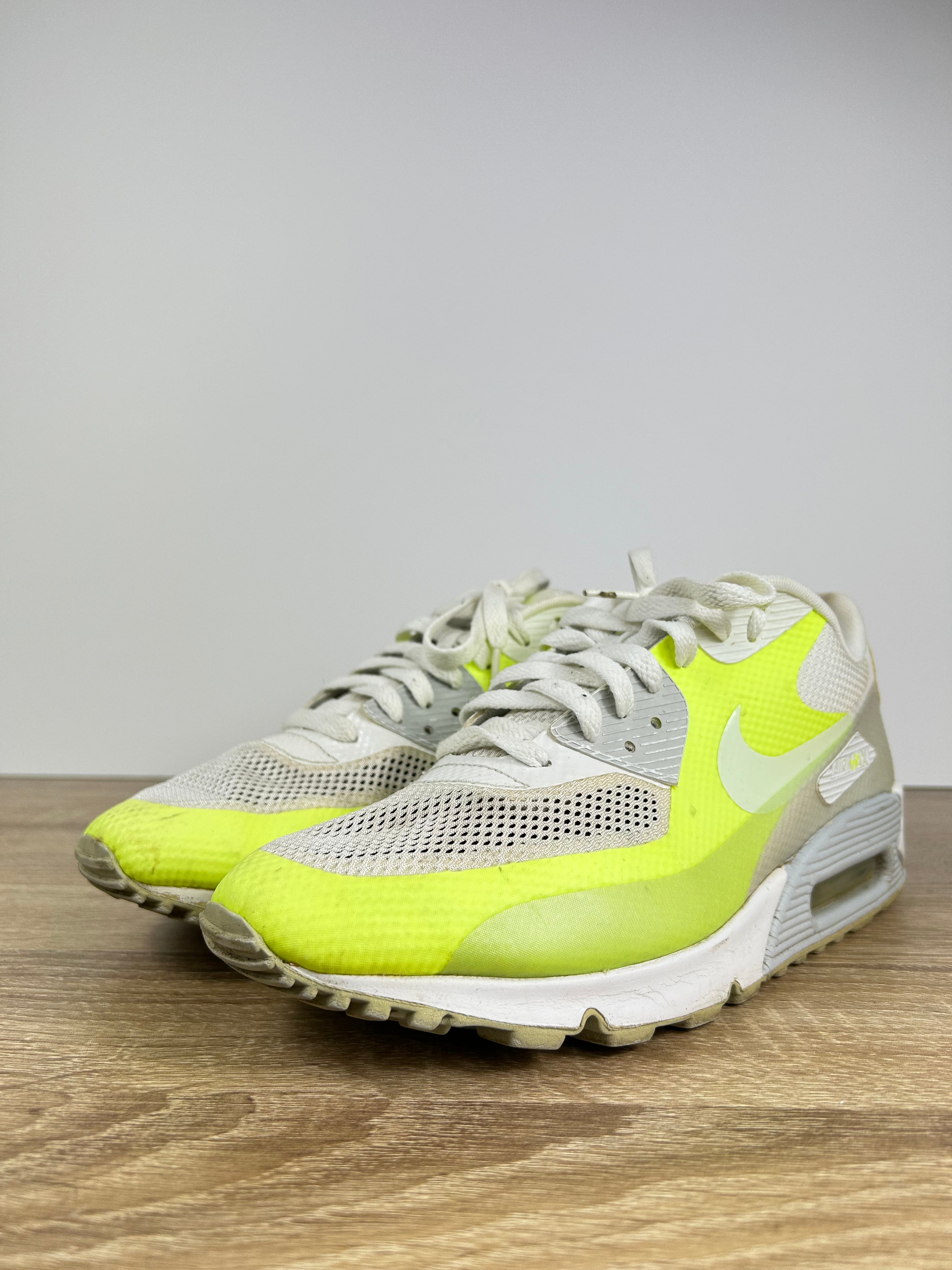 Nike Air Max 90 Trainers - Size 8