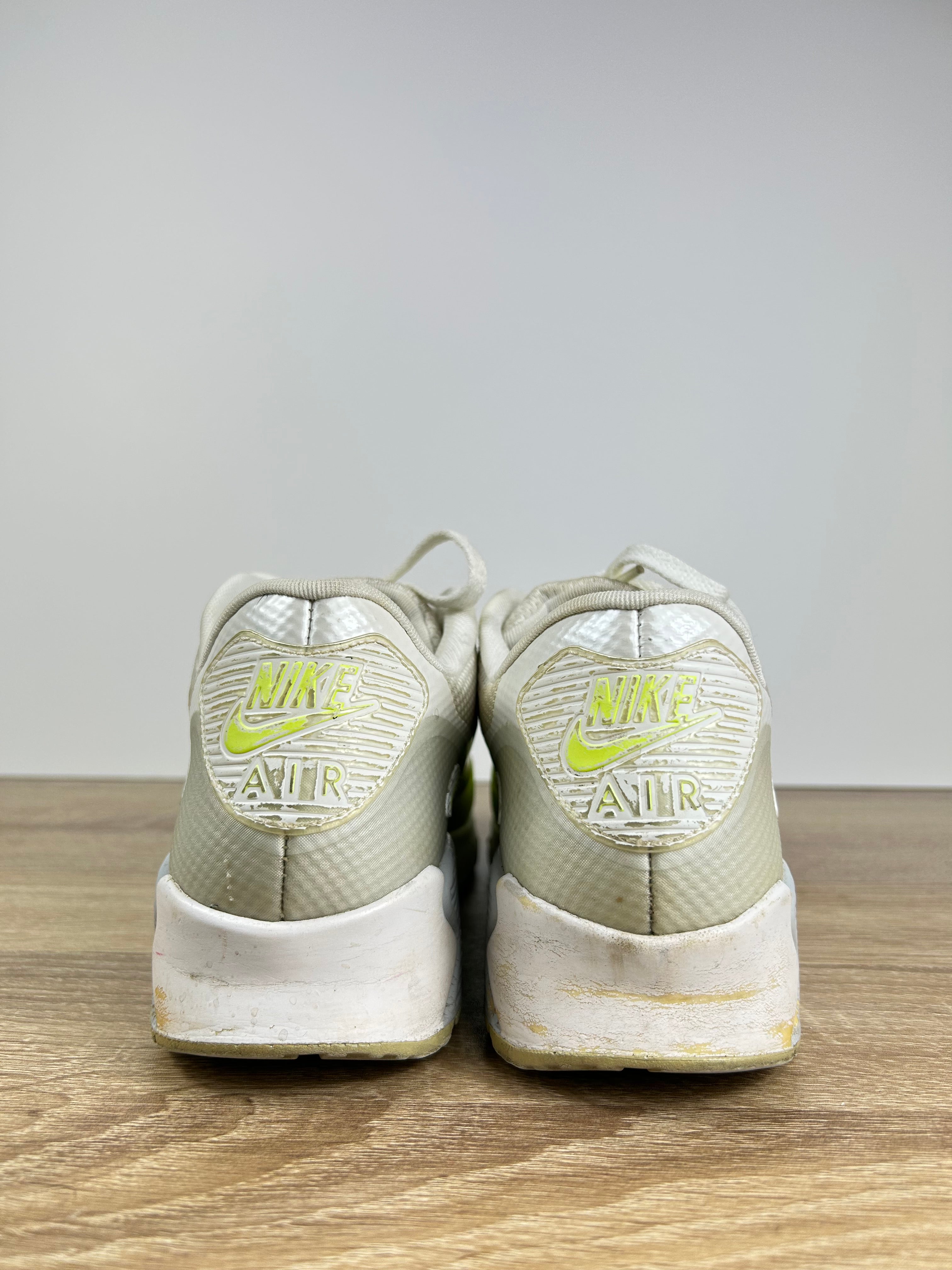 Nike Air Max 90 Trainers - Size 8