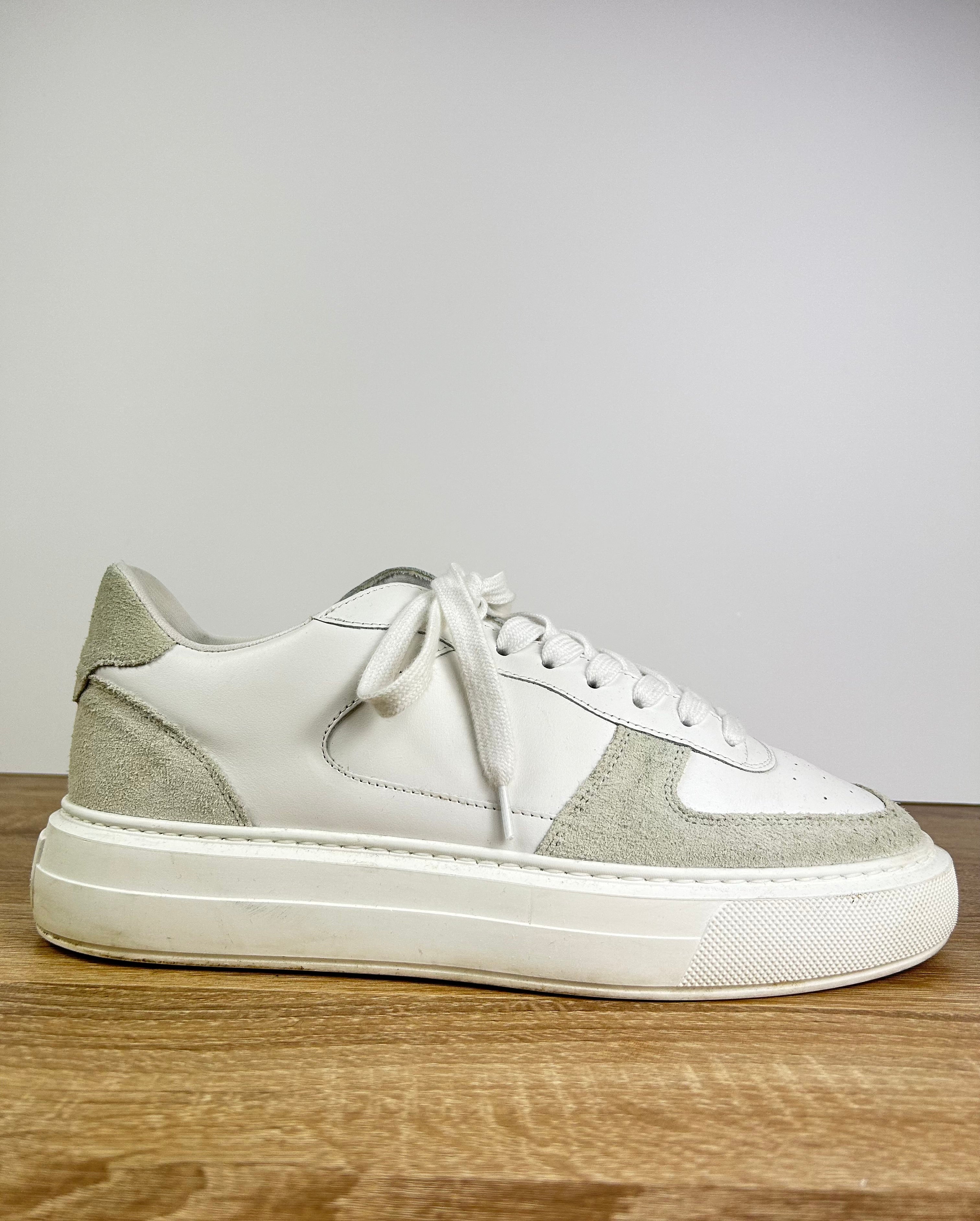 Cleens Court Trainers - Size 10