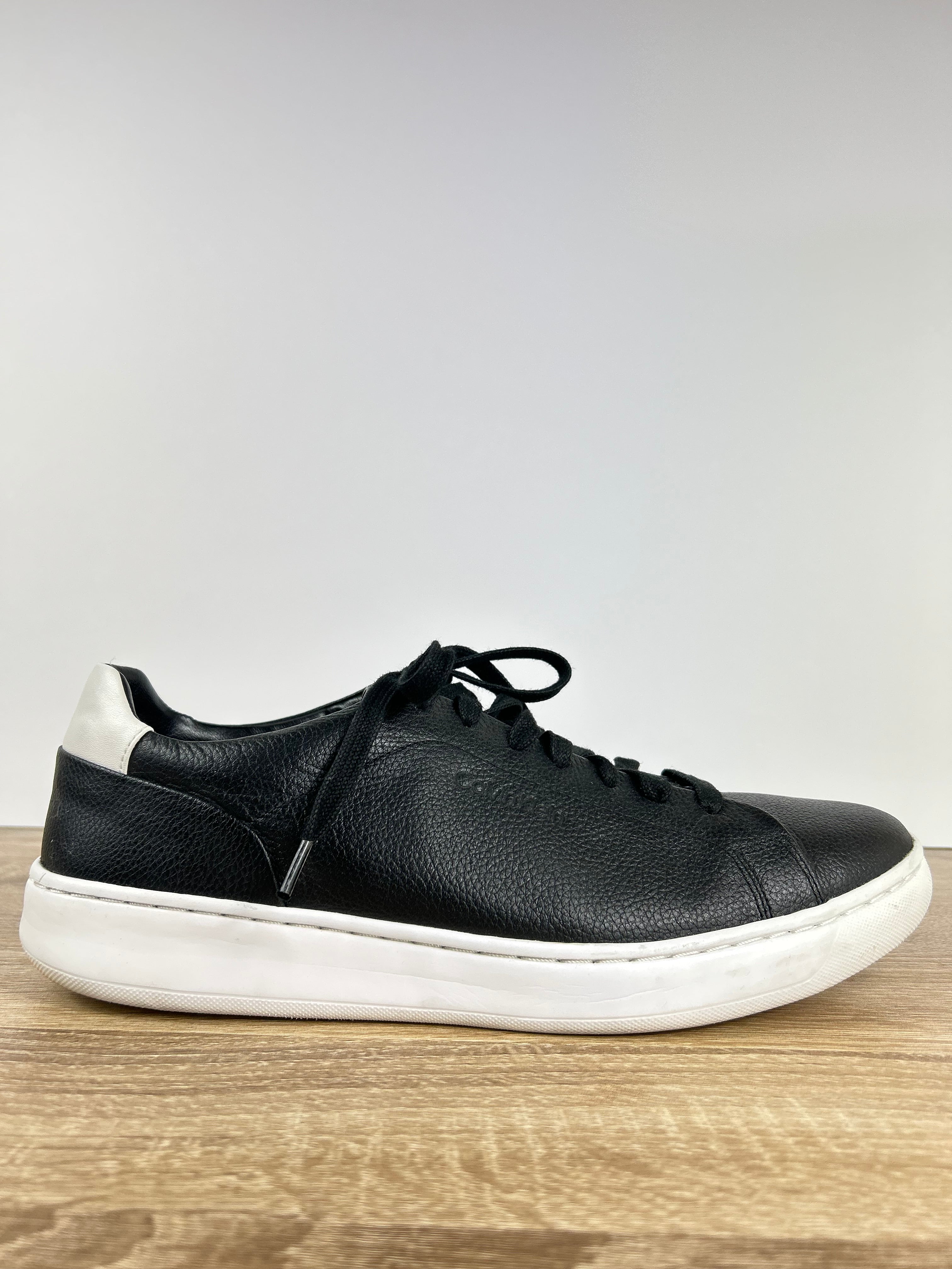 Calvin Klein Trainers - Size 10