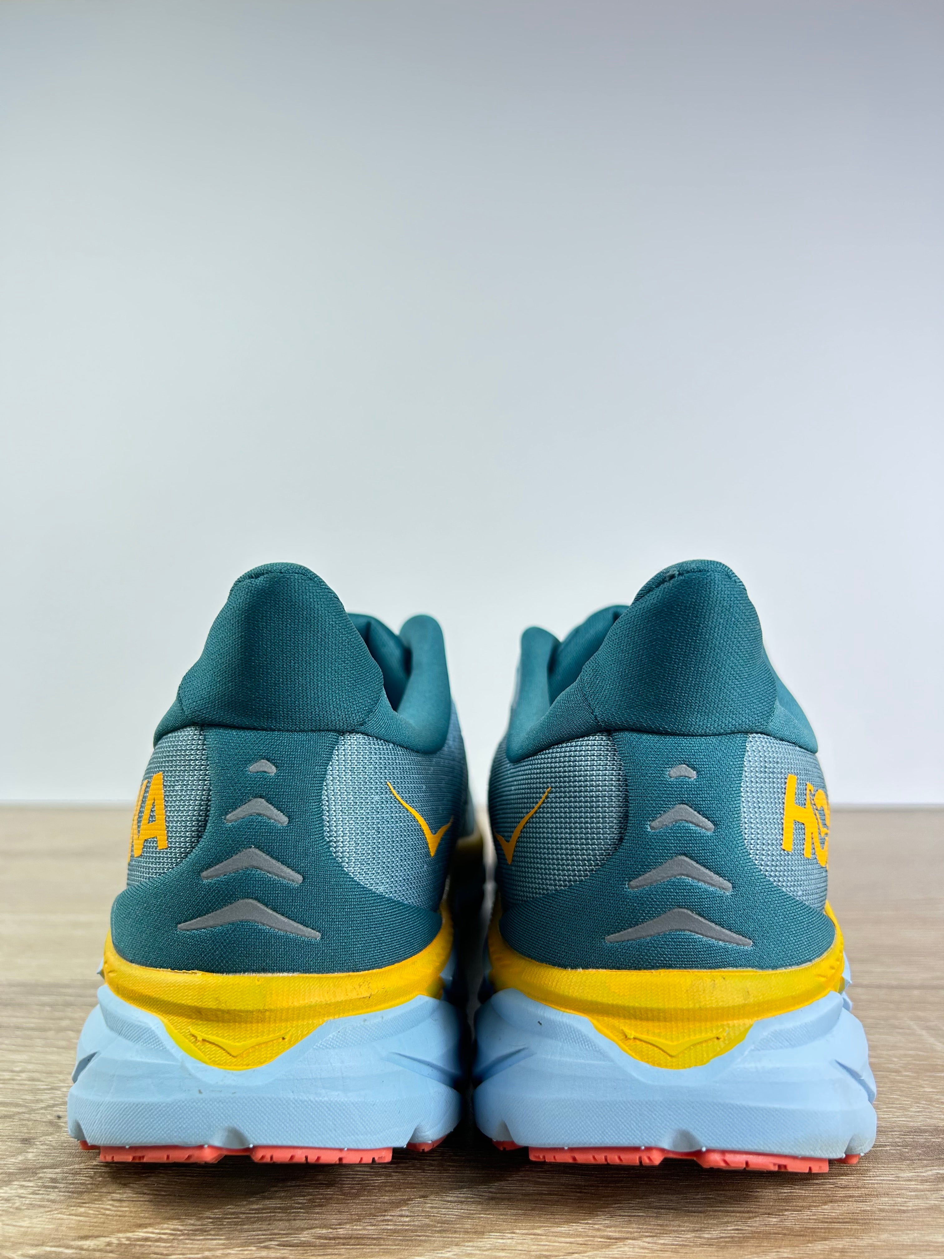 Hoka Clifton 8 Running Shoes - Size 9