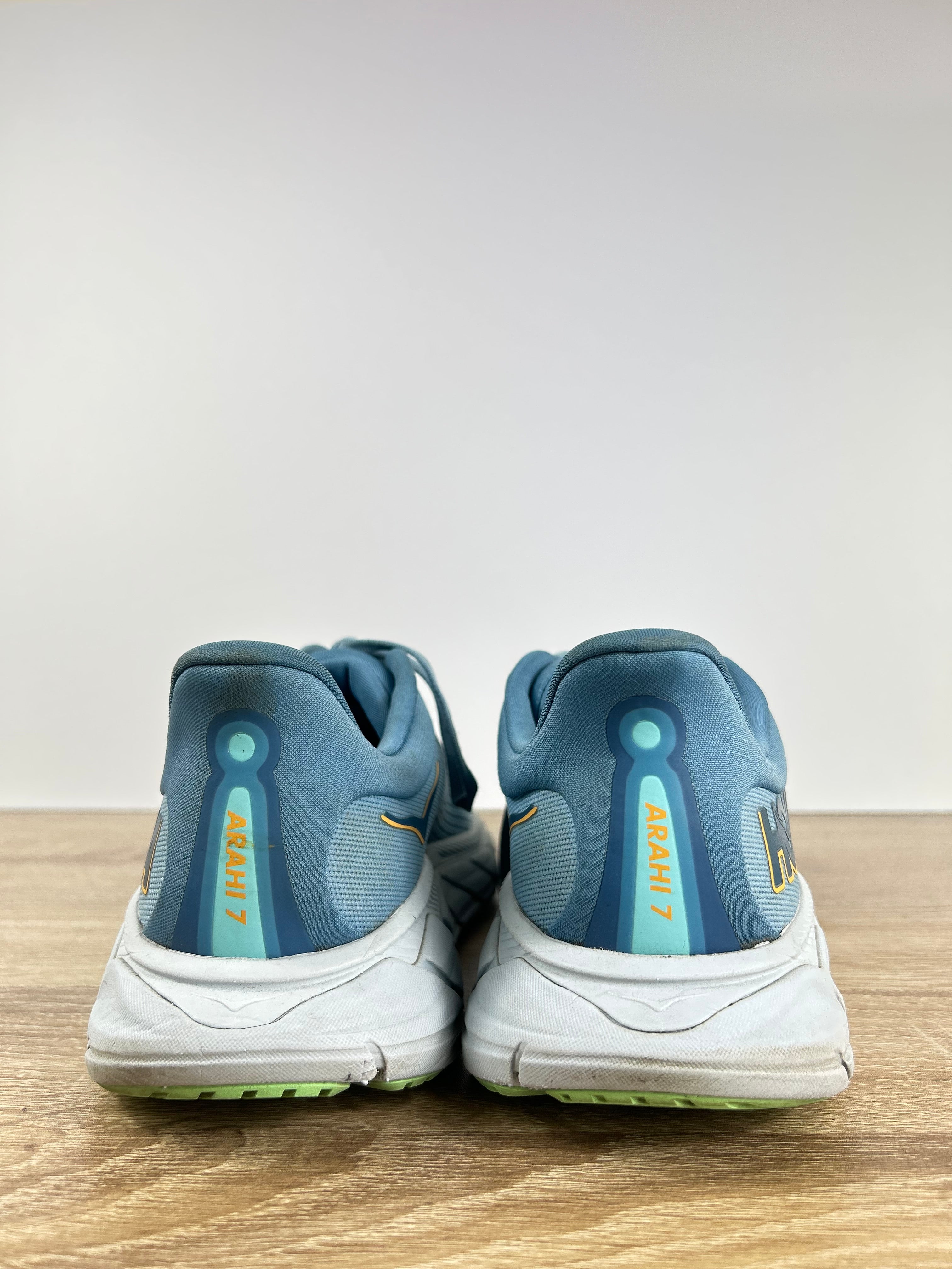 Hoka Arahi 7 Running Shoes - Size 8